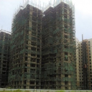 承建公司老板携款潜逃 农民公寓停工一年多
