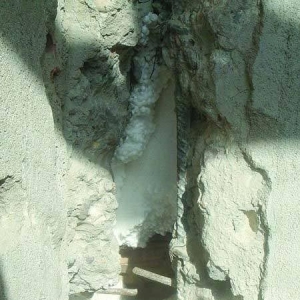 张家口:碧秀园小区回迁房开裂暴露立柱泡沫芯