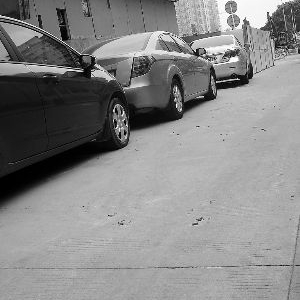 深圳:施工遗留钢钉成马路杀手