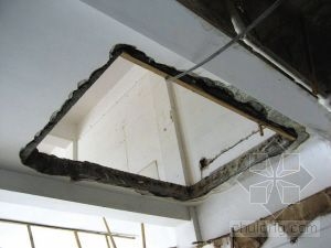住得好好的房子墙面瓷砖现裂纹 野蛮装修引起的?