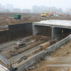 施工方否认武汉东湖隧道偷工减料 或告网民诽谤