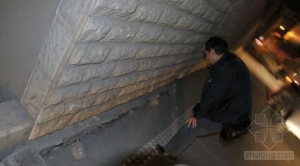 滇池路上跨线桥开裂 手能伸进裂缝