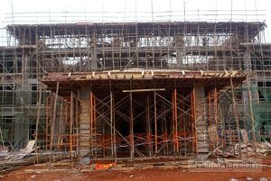 事故大楼无证施工 建筑工人边干边学