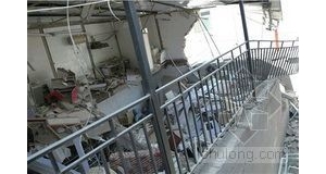 北京昌平区两层小楼坍塌4人被埋
