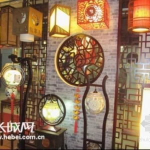 ����ʽ����еĹ��Ϻ����������ء���Ȼ�������ں�ȡ����֮������ʽ����Ϊһ�ֺ���֮�����񻨡��������黭�������Ԫ��ȷʵ��һ���̶�����������ʽ��װ����ɫ��������