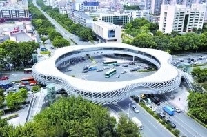 深圳造价5000万天桥成摆设 天花板装千个LED屏