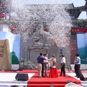 京房山建“史上最大”老子像后续资金断粮