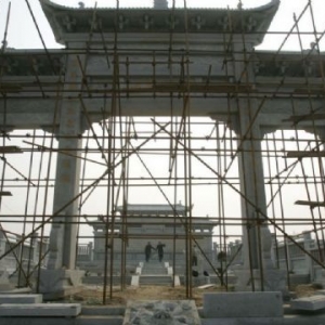 武汉地产商建造占地近1亩豪华活人墓