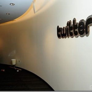 Twitter°칫