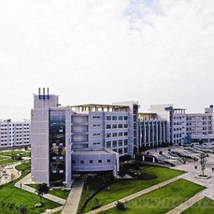 中国光电建筑“大门半开”