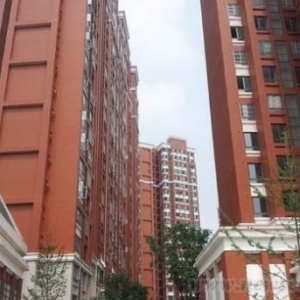 成都郫县一楼房成“楼歪歪” 官方回应下雨致沉降