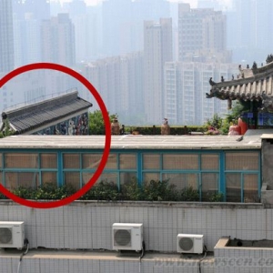 西安一高层楼顶加盖最牛仿古庭院式建筑