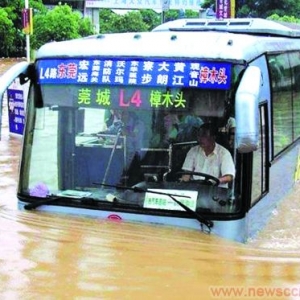 大雨暴露城市软肋 排涝设施犹待完善
