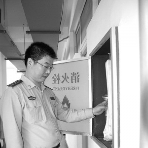 漯河消防支队为学生撑起保护伞