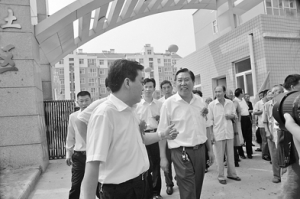 告别穷山沟农民进社区