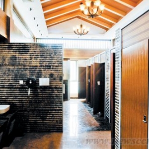 福建永定土楼景区建“星级公厕”引纷争