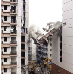 广州一楼盘钢筋严重缩水难扛4级地震被拆