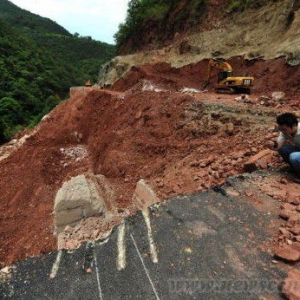 史上最短命公路 专家称“死于”雨太大