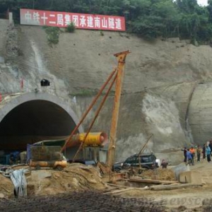 大连隧道塌方 为何中铁十二局“消失”