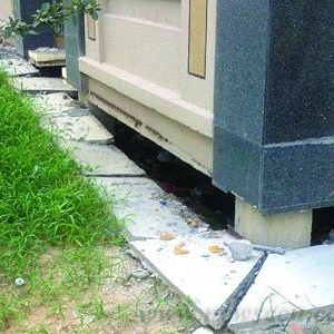 新建楼房悬空20厘米 建工局称不影响安全