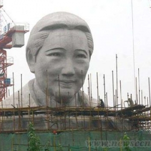 “宋庆龄”雕像报批公益 却建160亩商品房