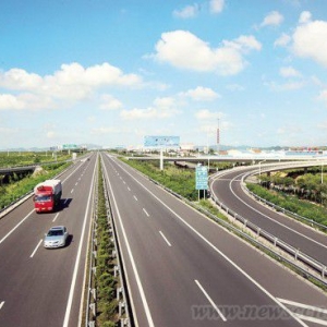 免费新政“蹒跚”前行 路桥公司减收不致“伤筋动骨”