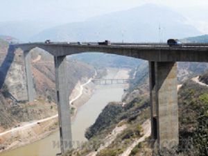 高速公路通行费怎能想涨就涨