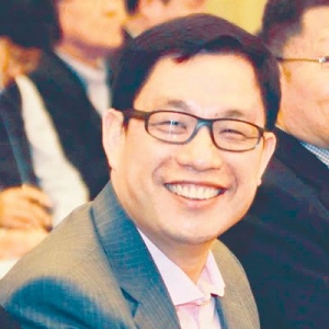 谢子龙:切实解决尘肺病人医疗和生活救助问题