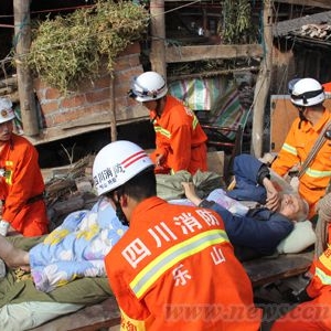 灾区实录:直击芦山地震救援