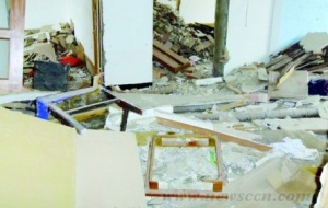 楼房要拆迁 竟有人砸地板“野蛮装修”