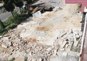 挖掘机出动来装修 挖地是做防水