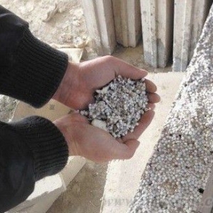 武汉"一踩就断一点即燃"泡沫板被广泛用于住宅和公共设施