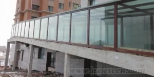 开发商修建"空中走廊"方便运输装修材料