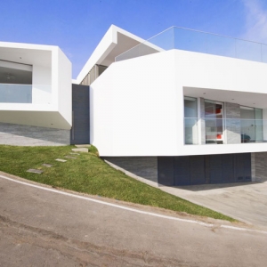 J4סլJ4 Houses