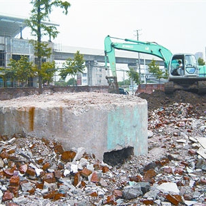 武汉头道街拆迁工地拆出3座碉堡