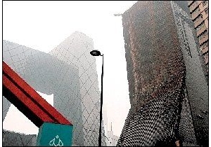 央视新址配楼开拆外墙玻璃 修缮已超两个月