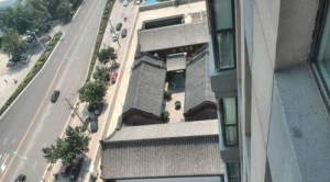 石家庄两楼顶惊现“空中四合院”