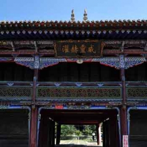 时评:城市非得“限外”才能治堵?