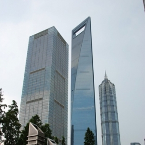 时评:少建“第一高楼”,多盖民生建筑