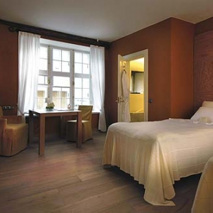 ɳ THREE SISTERS HOTELù