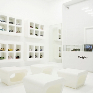 ³affle Sneaker Delicacies ε