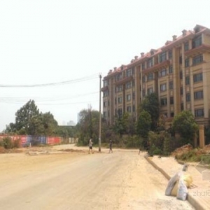 南昌投资1.03亿市政公路修五年成“烂摊子”工程