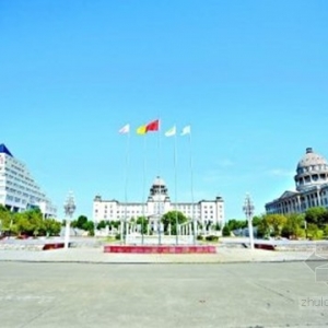 武汉一高校斥巨资建山寨“金字塔”等世界名建筑