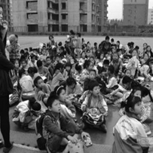 施工方与开发商起工程纠纷 700名学生被赶出教室