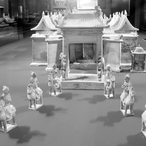 《中国屋檐下》建筑明器展开幕
