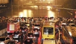 五问北京暴雨应急 城市预警系统需增强