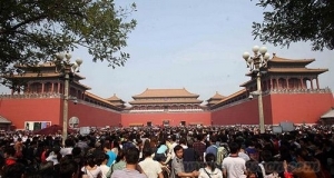 景区“难以招架”传递哪些信号?