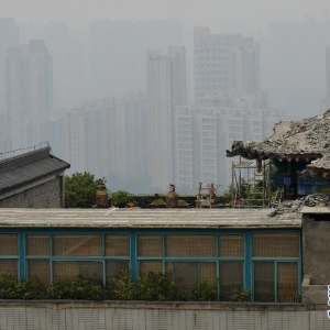 西安:高层楼顶违建别墅开始拆除