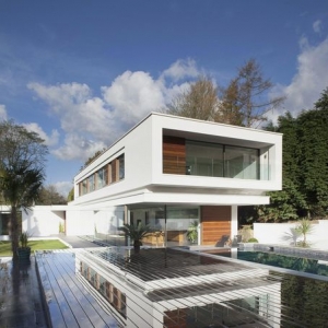 ӢWhite Lodge