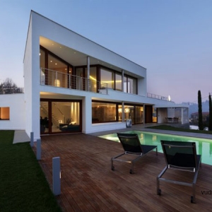 B-House